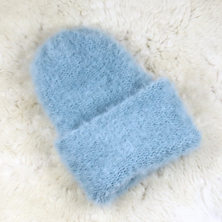 Ar apgriežamu malu pūkains cepure - Puffy